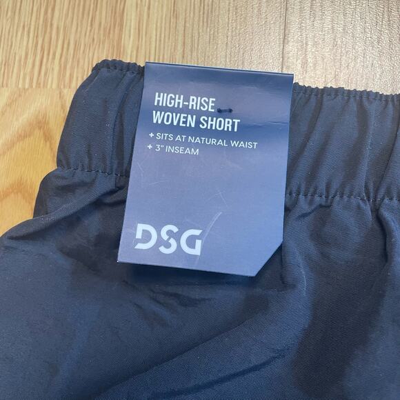 DSG Notched Woven Shorts, XL - Picture 3 of 8